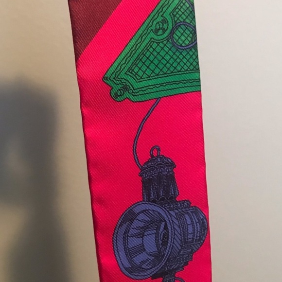 Hermēs Pink and Green Lanterns 100% Silk Twilly Scarf - Picture 6 of 7